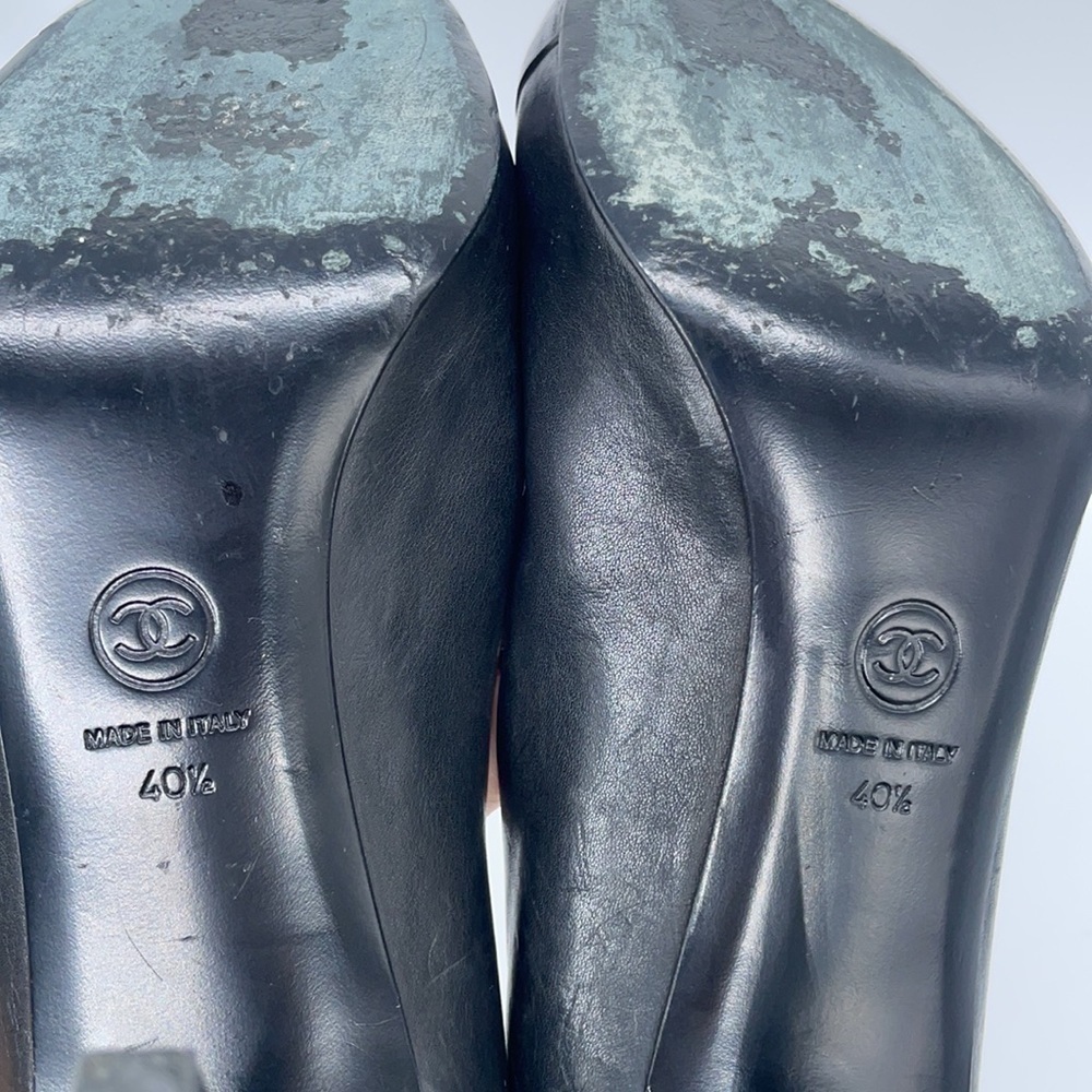 Chanel Black Leather CC logo cap toe silver heel logo pumps 40.5 - Picture 12 of 12